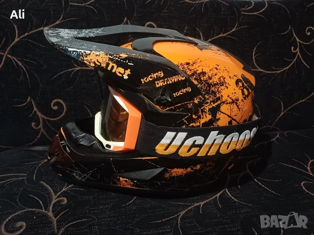 Оранжева кросова каска