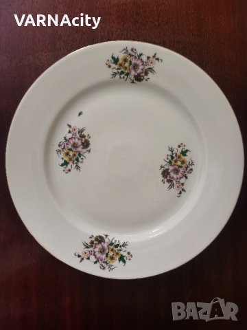Порцеланова чиния, снимка 1 - Чинии - 43908789
