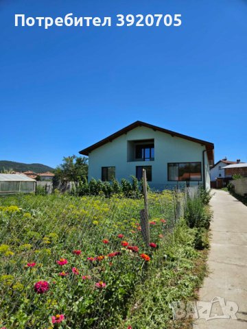 Комфортна и уютна къща в с. Баня чудесна инвестиция 434 кв.м., снимка 2 - Къщи - 43367291