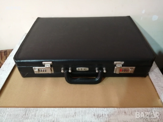 Куфар за документи 