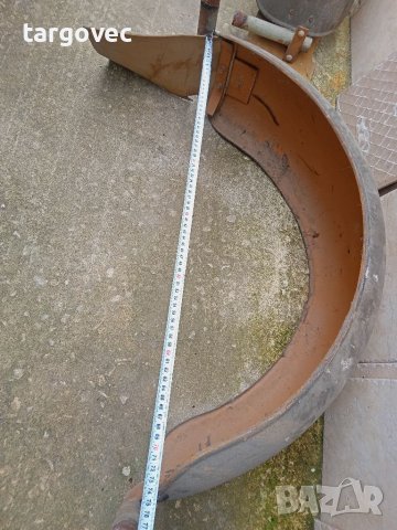 Два броя метални валцовани калника