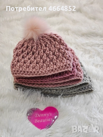 Ръчно плетена релефна шапка „Виктория“ с подвижен пухкав помпон, снимка 12 - Шапки - 52592150