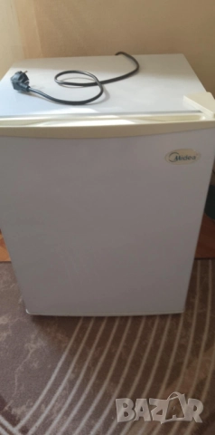 Мини бар Midea, снимка 3 - Хладилници - 51439086