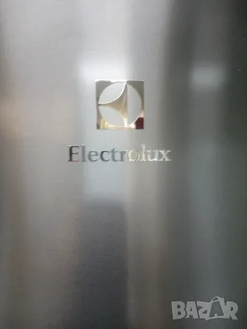 Иноксов комбиниран хладилник с фризер Electrolux 2 години гаранция!, снимка 2 - Хладилници - 47782080