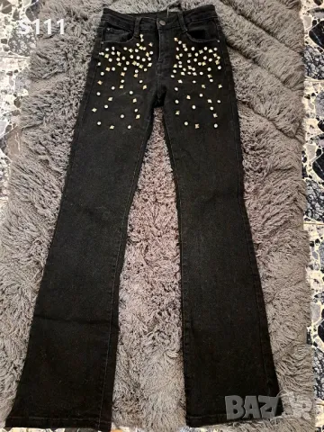 Ефектни, черни дамски дънки с капси и камъчета