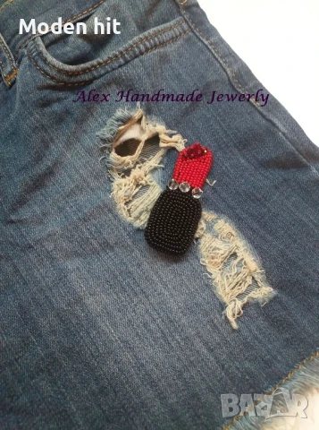 Ръчна изработка. Брошка - аксесоар "Червило" - бродерия с мъниста и кристали., снимка 2 - Други - 50757772