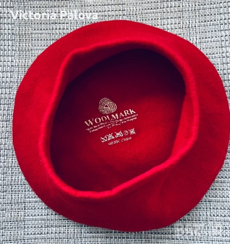Луксозна червена барета WOOLMARK - френски стил и винтидж шарм, снимка 4 - Шапки - 53091346