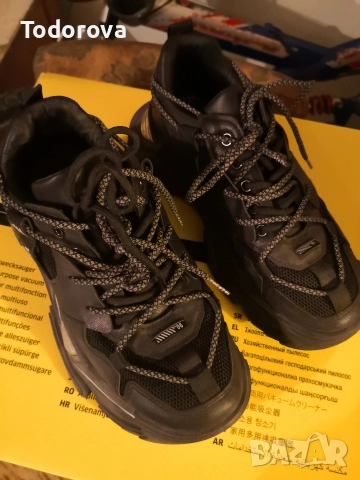 Спортни обувки 40