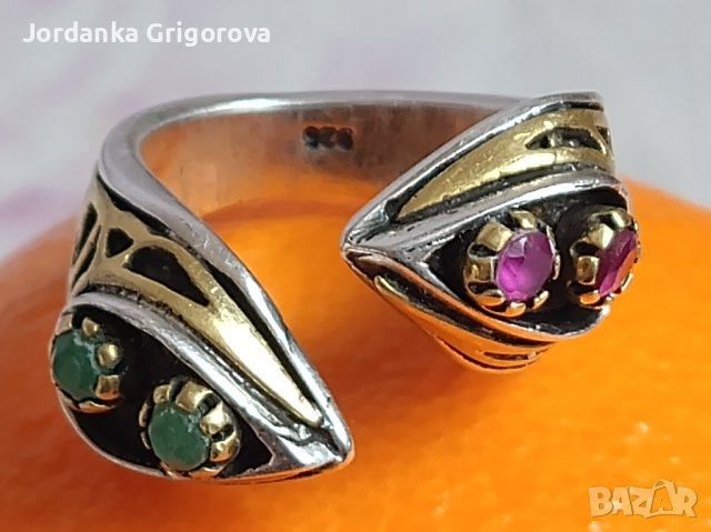 Много интересен сребърен пръстен със естествен смарагд, рубин и позлата, снимка 5 - Пръстени - 44140617