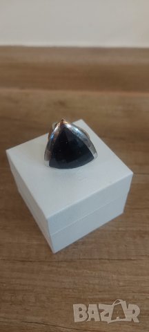 Сребърен пръстен с голям триъгълен черен камък внос от Дубай, снимка 2 - Пръстени - 38757821