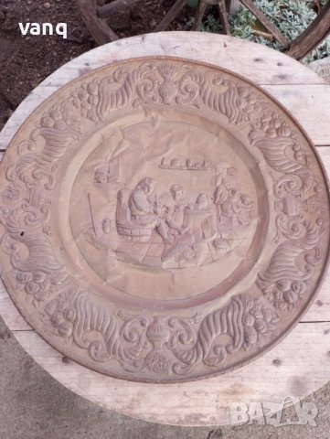 Голяма чиния за стена