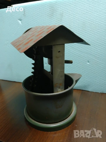 Стара тенекиена играчка Бунар-Геран made in Bulgaria. , снимка 3 - Колекции - 51182726