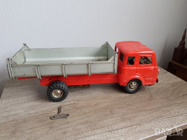 Голяма механична ламаринена играчка самосвал JOUSTRA 1958г