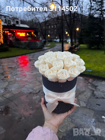 Елегантна кутия с 19 рози, снимка 6 - Подаръци за жени - 53588914