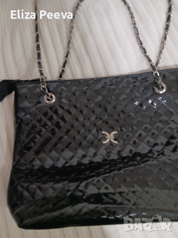 Черна лачена чанта, снимка 2 - Чанти - 53222487