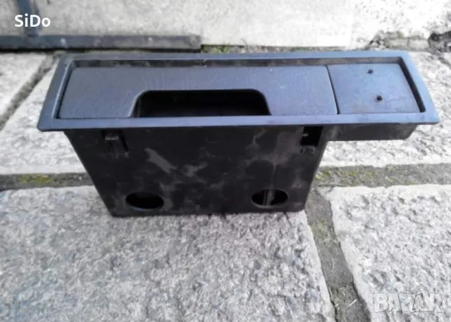 Оригинален пепелник за таблото (мястото на средните духалки за парното) за Голф 2!, снимка 2 - Части - 47678123