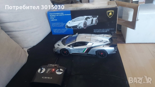 Продававам детцка Акомулаторна кола със. дистанционно и батерии чисто нова.