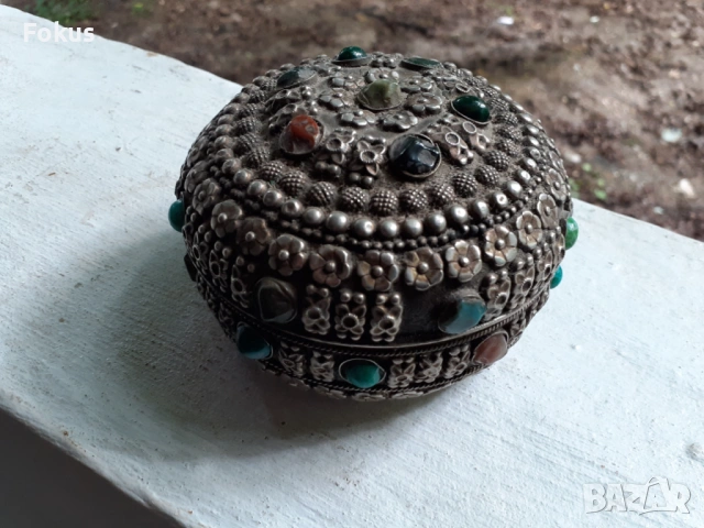 Страхотна метална кутия за бижута камъни, снимка 4 - Антикварни и старинни предмети - 53478050