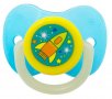 Силиконова залъгалка / биберон Glow in The Dark Blue Yellow Spaceship 6-36 месеца - Honey Baby, снимка 1 - Прибори, съдове, шишета и биберони - 38615471