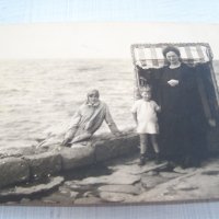 Стара снимка-картичка край морето от 1926г., снимка 2 - Други ценни предмети - 33038938