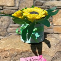 Ръчно изработен букет от слънчогледи - подарък за рожден и имен ден, снимка 2 - Градински цветя и растения - 43793690