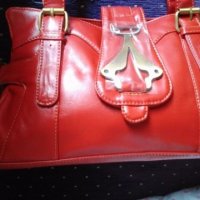 Дамска червена чанта от висококачествена еко кожа-една фиксирана дръжка,подвижна презрамка, снимка 2 - Чанти - 28681789