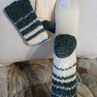 Ръчно плетени дамски чорапи размер 36, снимка 2 - Дамски чорапи - 39647128