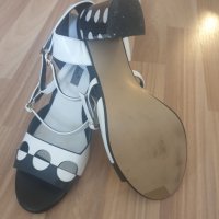 Нови сандали в бяло и черно, снимка 4 - Сандали - 26348127