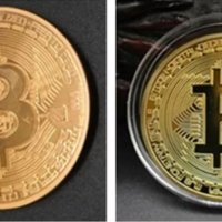🪙💰💱Позлатена crypto Bitcoin монета в трофейна кутия (trophy case), снимка 2 - Колиета, медальони, синджири - 35428320