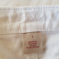 Бели дънкови панталони размер С, снимка 3 - Къси панталони и бермуди - 26311846
