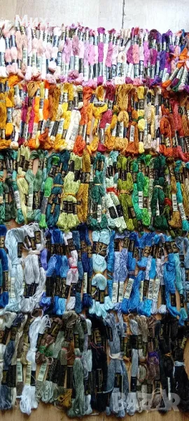 710 бр. чилета ДМС конци за бродиране , снимка 1