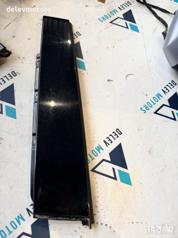 8V5839902 лайсна за прозорец на задна дясна врата от Audi A3 1.0 TFSI, двигател CHZ, снимка 1