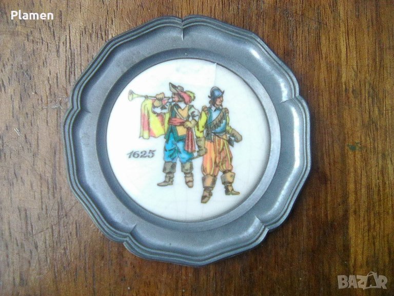 Германска чиния за стена на рицарска тема порцелан и метал, снимка 1