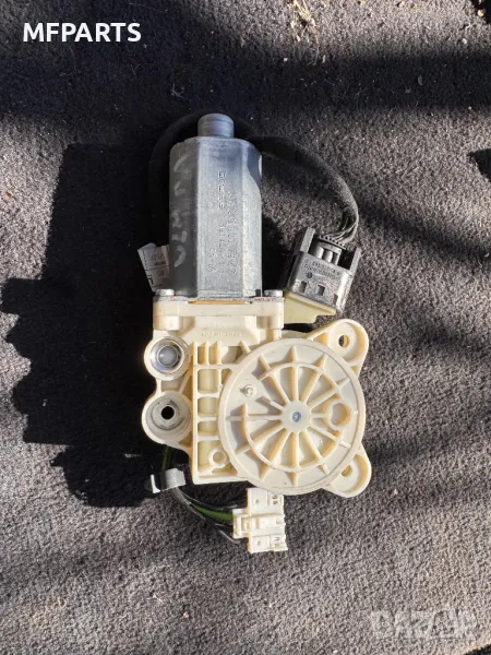 Моторче за прозорец предно ляво за Mercedes E class 211, снимка 1