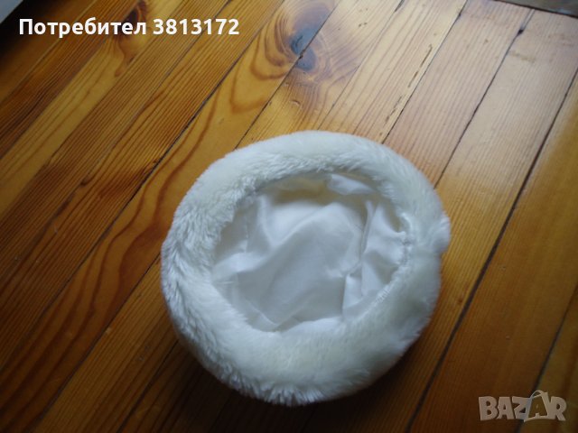бяла шапка с пумпал, снимка 2 - Шапки, шалове и ръкавици - 38574192