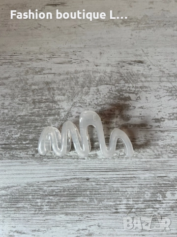 Шнола за коса с уникален дизайн в прозрачно матов бял цвят ❤️