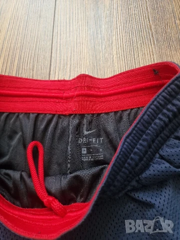 Страхотни мъжки къси  панталони NIKE ,винтидж модел, размер М , снимка 5 - Къси панталони - 50861495