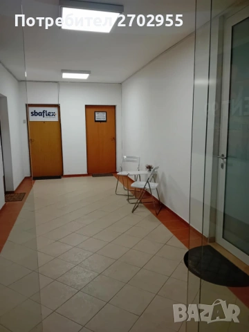 Под наем самостоятелен офис – 25  кв.м,  1 етаж топ център, снимка 3 - Офиси - 53004860