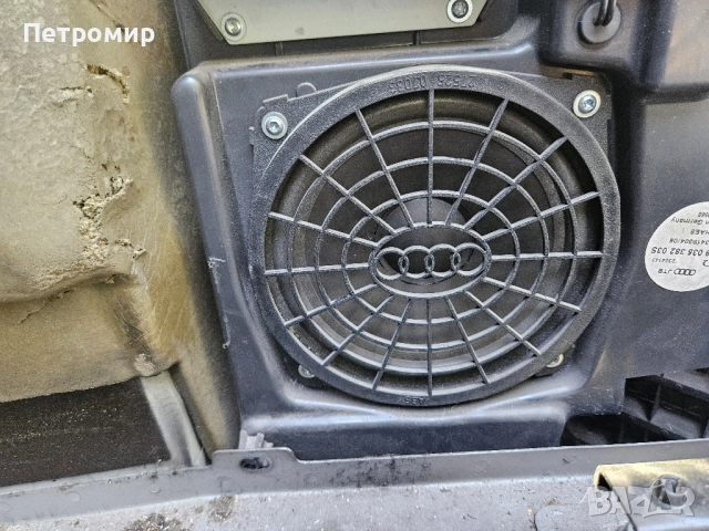 Субуфер Audi A4 B6 ,оригинален, снимка 2 - Части - 51693532