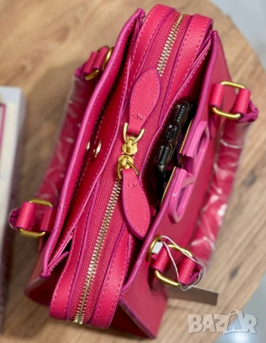 чанти valentino garavani , снимка 5 - Чанти - 50674642