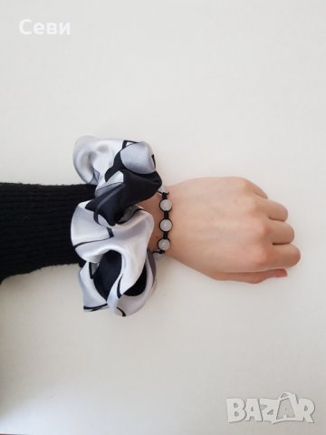 Скрънчи + гривничка, снимка 7 - Бижутерийни комплекти - 32678132