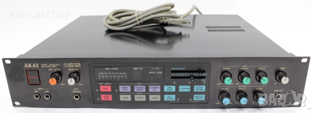 Търся семплър/sampler Akai s612