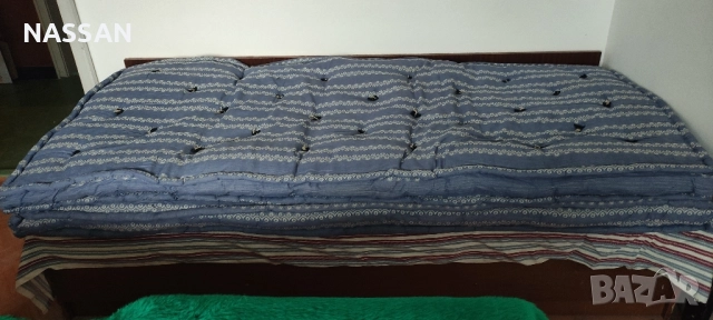 ПОДАРЯВАМ дюшек за легло - 2 броя. Размер 2*0.8 м.