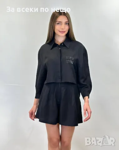 Дамски Комплект С Лого С Шити Кристали И Гравирано Лого На Всяко Копче - 3 Цвята Код A580, снимка 2 - Комплекти - 50370375