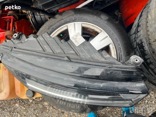Продавам десен фар за Октавия 2020, снимка 2 - Аксесоари и консумативи - 52864178