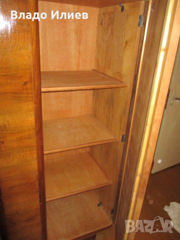 Гардероб дъбов с орехов фурнир винтидж  двукрилен чудесно запазен, снимка 7 - Гардероби - 31108504