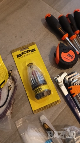 комплект инструменти отвертки клещи битове гаечен ключ гарги свредла скоби ролетка, снимка 16 - Други инструменти - 52687741