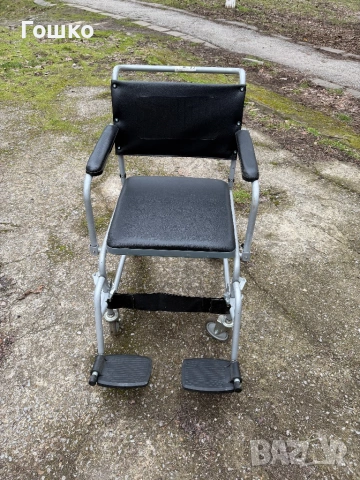 Тоалетен инвалиден стол