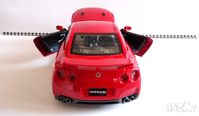 Nissan GT-R 2009 Bburago DIAMOND Мащаб 1:18, снимка 4 - Колекции - 53381568
