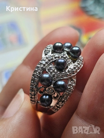 Сребърен пръстен с черни перли и кубични циркони 